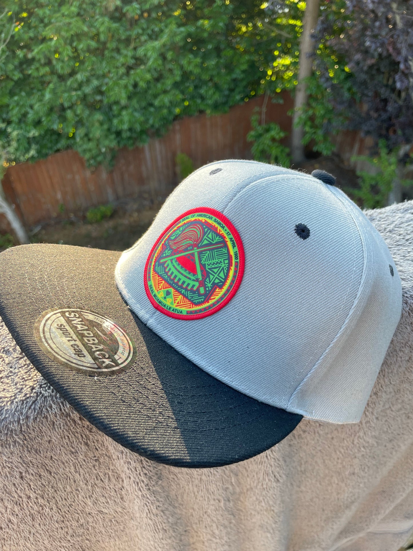 SAMOAN SEAL GRAY BLACK SNAP BACK